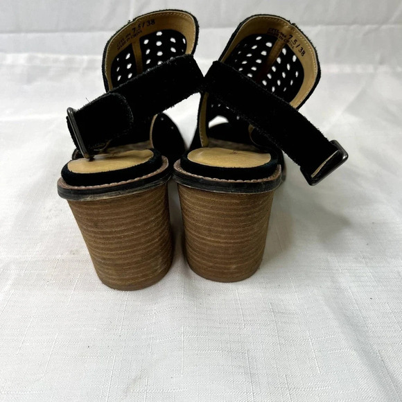 Chinese Laundry Peep Toe Perforated‎ Black Suede Block Heel Pump Size 7.5 - Picture 3 of 10